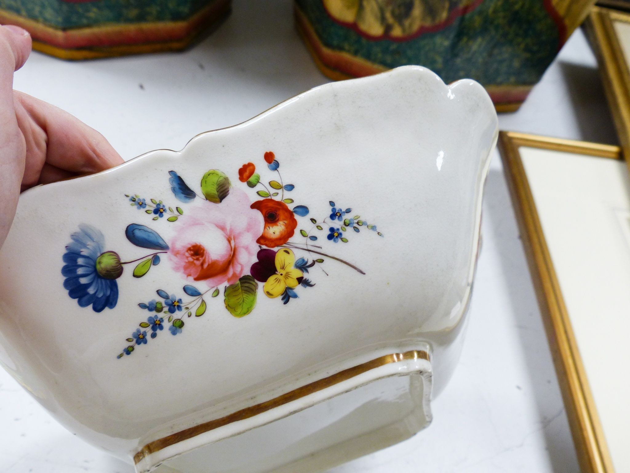 A Coalport salad bowl c.1820, 25cm and a pair of late 19th century plates